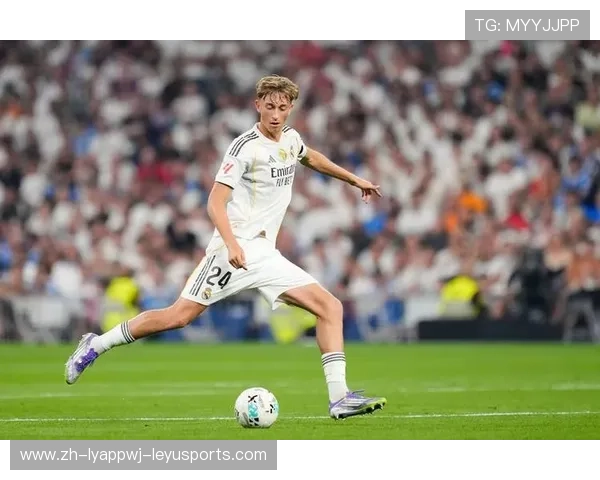 赫伊森参与马德里德比赛前反歧视活动合影引发关注球迷热议你来干啥 赫伊森参与马德里德比赛前反歧视活动合影引发关注球迷热议你来干啥